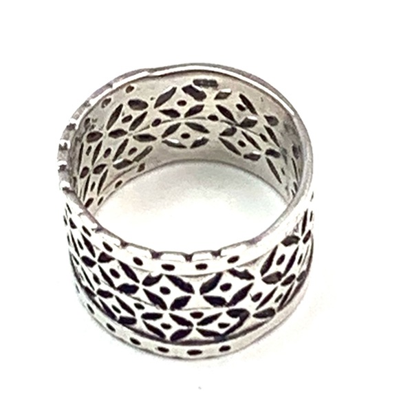 Sterling Silver Openwork V-Shape Band Ring main image 1